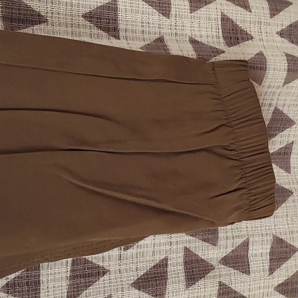 Green joggers - Picture 2 of 4